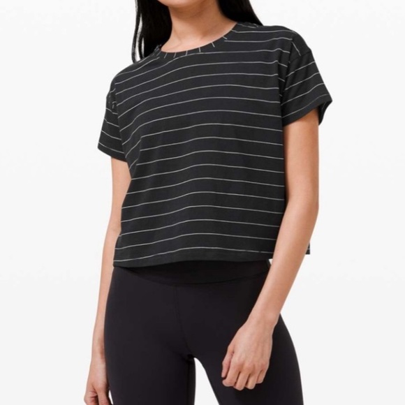 ❤️ Lululemon Cates Tee Size 4 Short Serve Stripe Black White - Picture 2 of 7